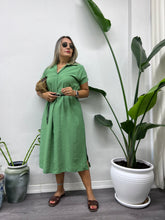 A01348 yeşil tensel kumal kemerli yırtmaçlı elbise