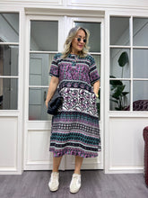 A01845 yaka düğmeli kısa kollu desenli elbise