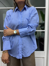 A02061 mavi çizgili gömlek