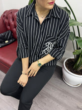 A01801 çizgili nakışlı gömlek