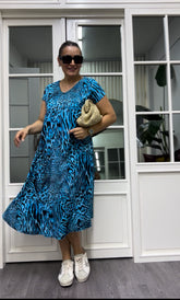 A01971 mavili zebralı viskon kumaş elbise