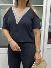 A01981 omuzları açık ayrobin güpürlü bluz