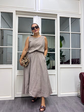 A02041 bej crep kumaş etek takım