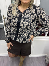 A02122 leopar hırka