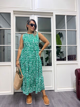 A02034 yeşil desenli viskon kumaş elbise