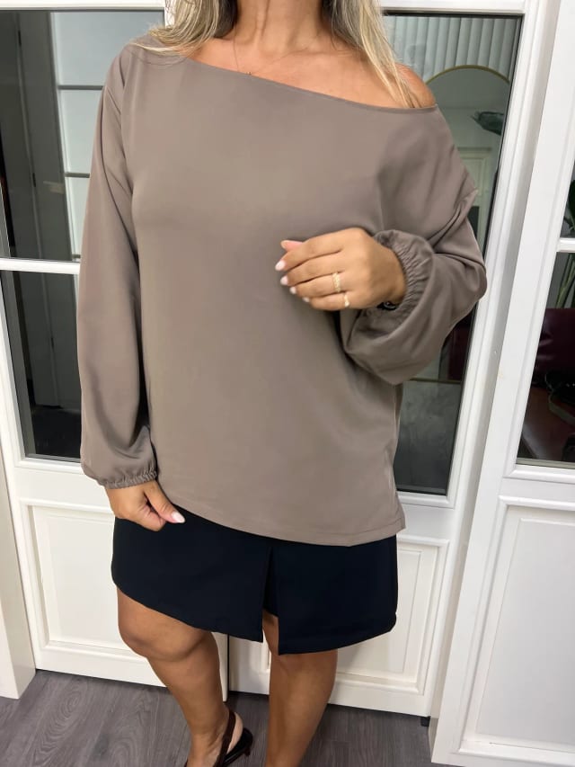 A02738 kayık yaka premium dökümlü rahat kesim bluz 