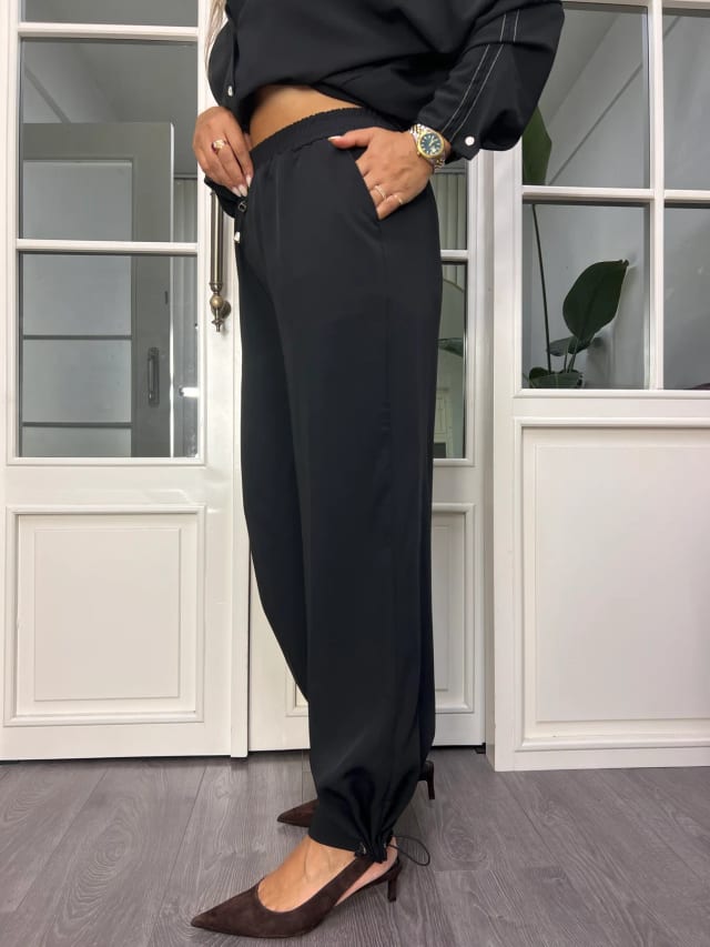 A02742 paçası lastikli krep kumaş dökümlü beli lastikli Jogger pantolon