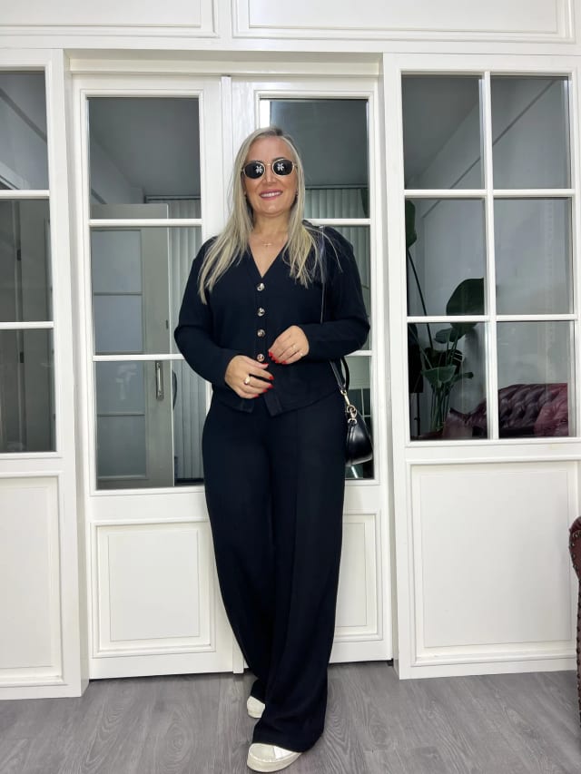 A02805 v yaka düğmeli likralı triko takım