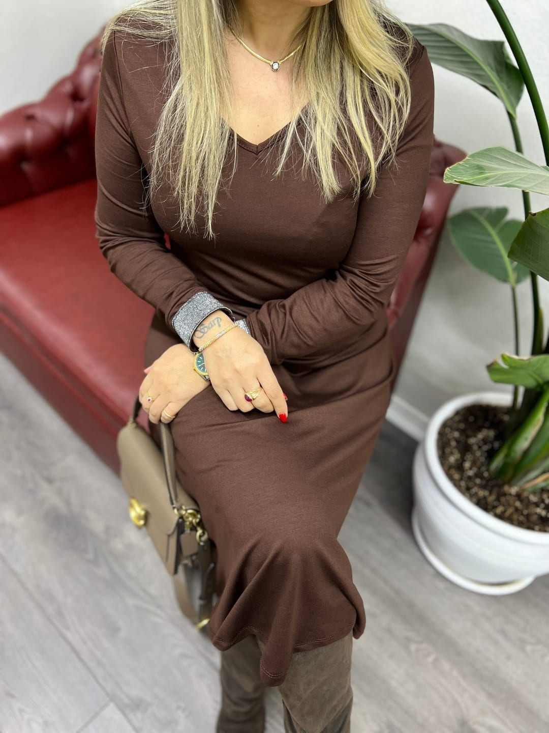 A01718 kahve likralı v yaka kolları simli  Çan elbise