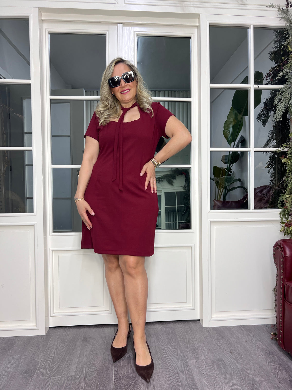 A02470 burgundy tie-neck stretchy short dress