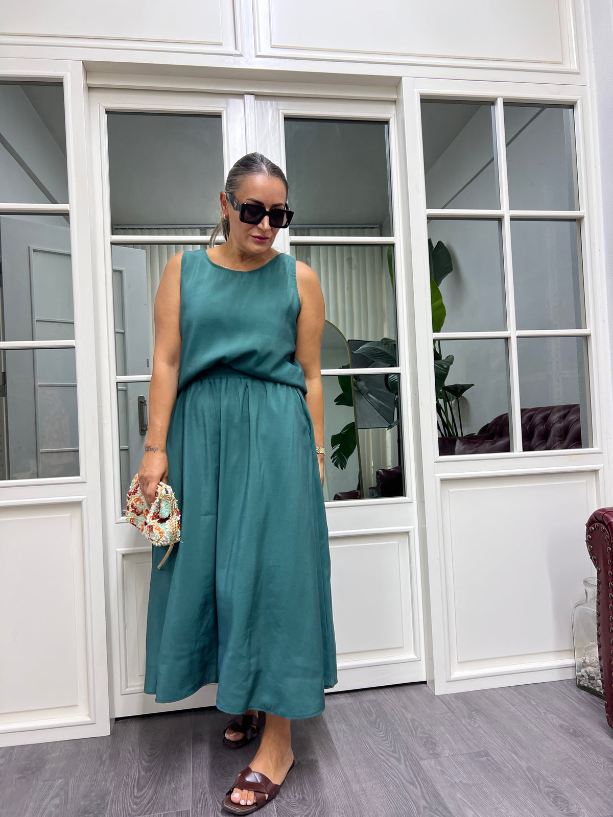 A02039 yeşil crep kumaş beli lastikli etek takım