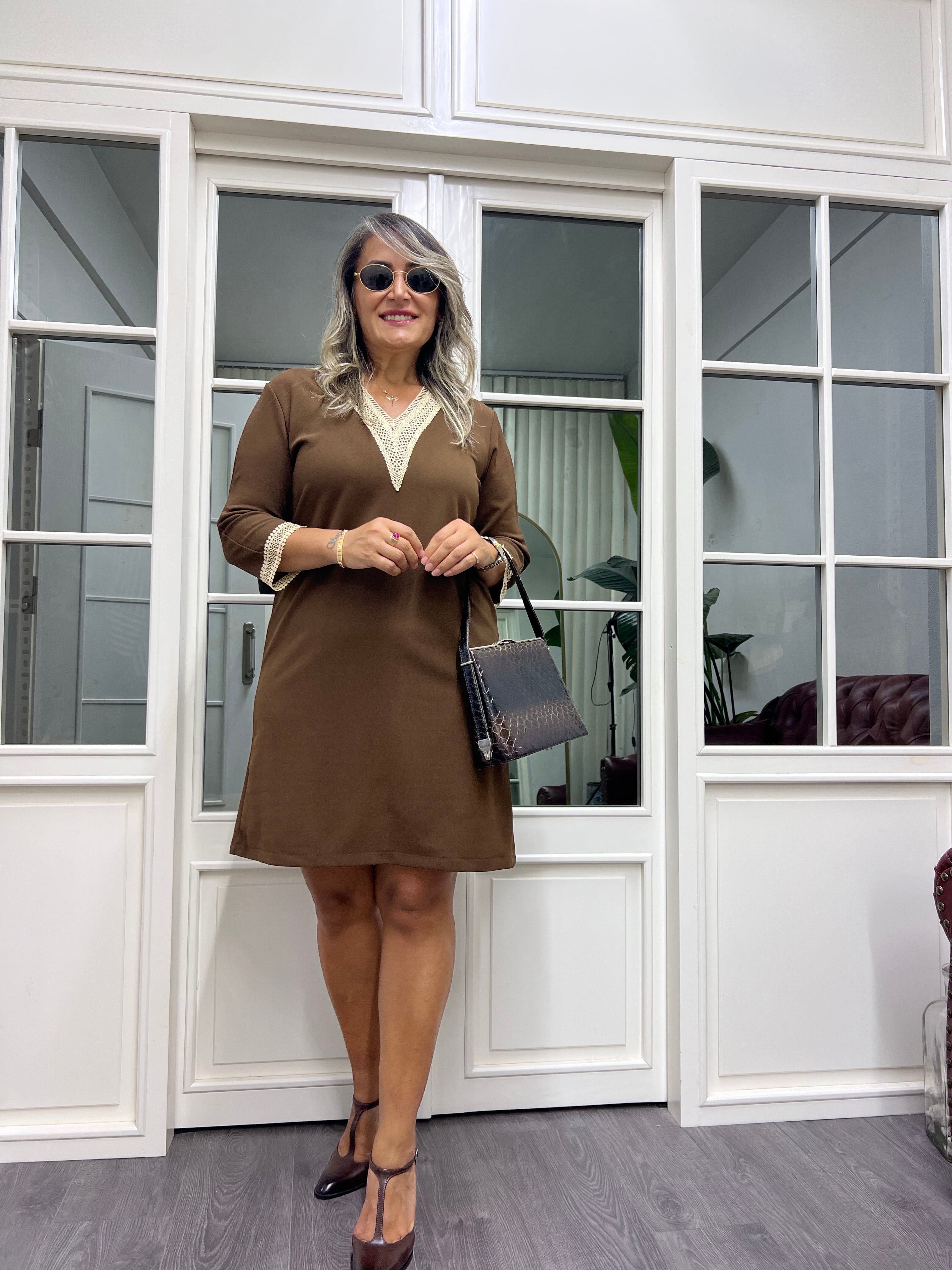 A02052 kahve likralı güpürlü elbise