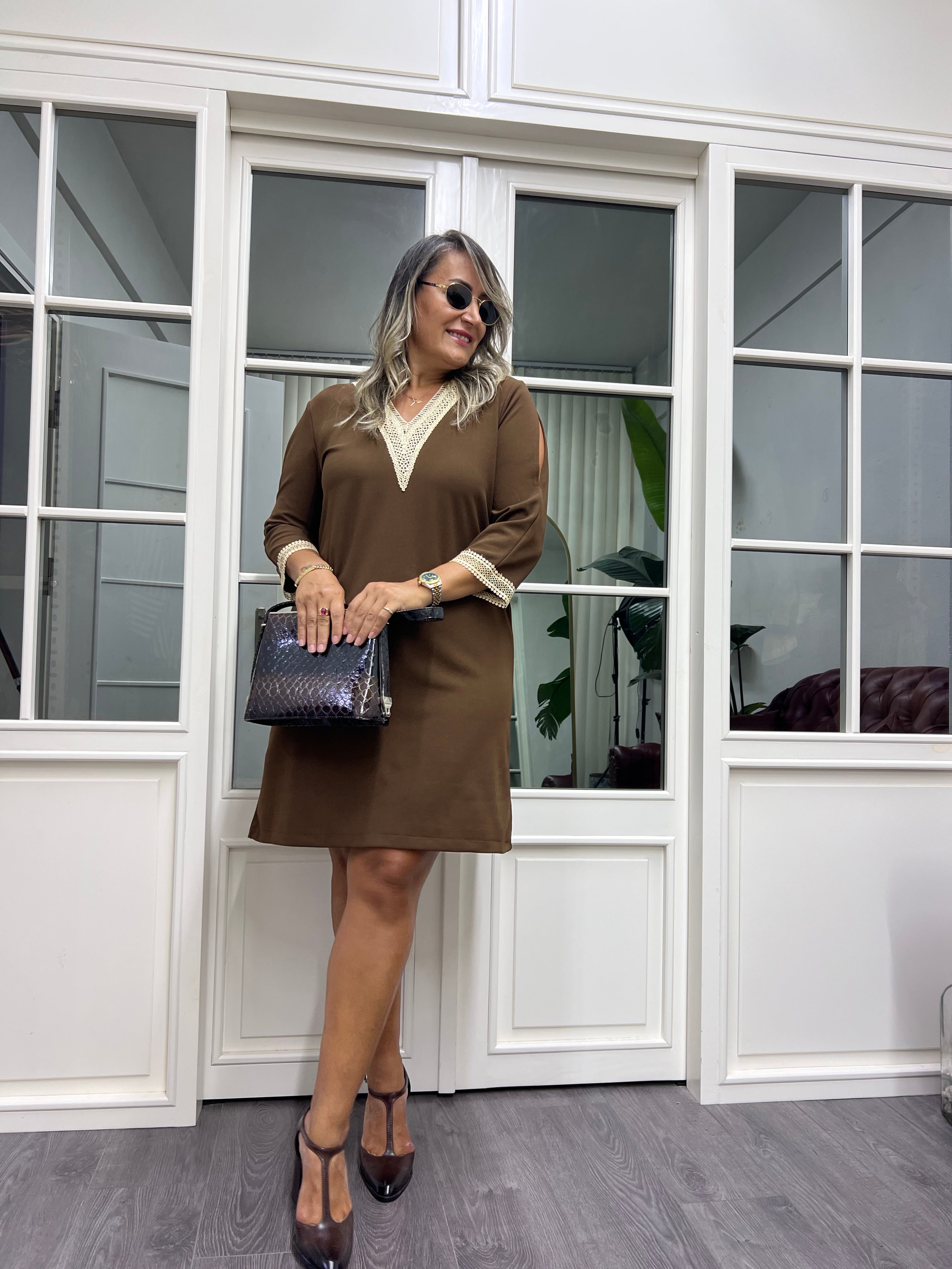 A02052 kahve likralı güpürlü elbise
