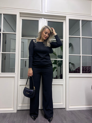 A02148 siyah modal kumaş omuzu metalli bluz