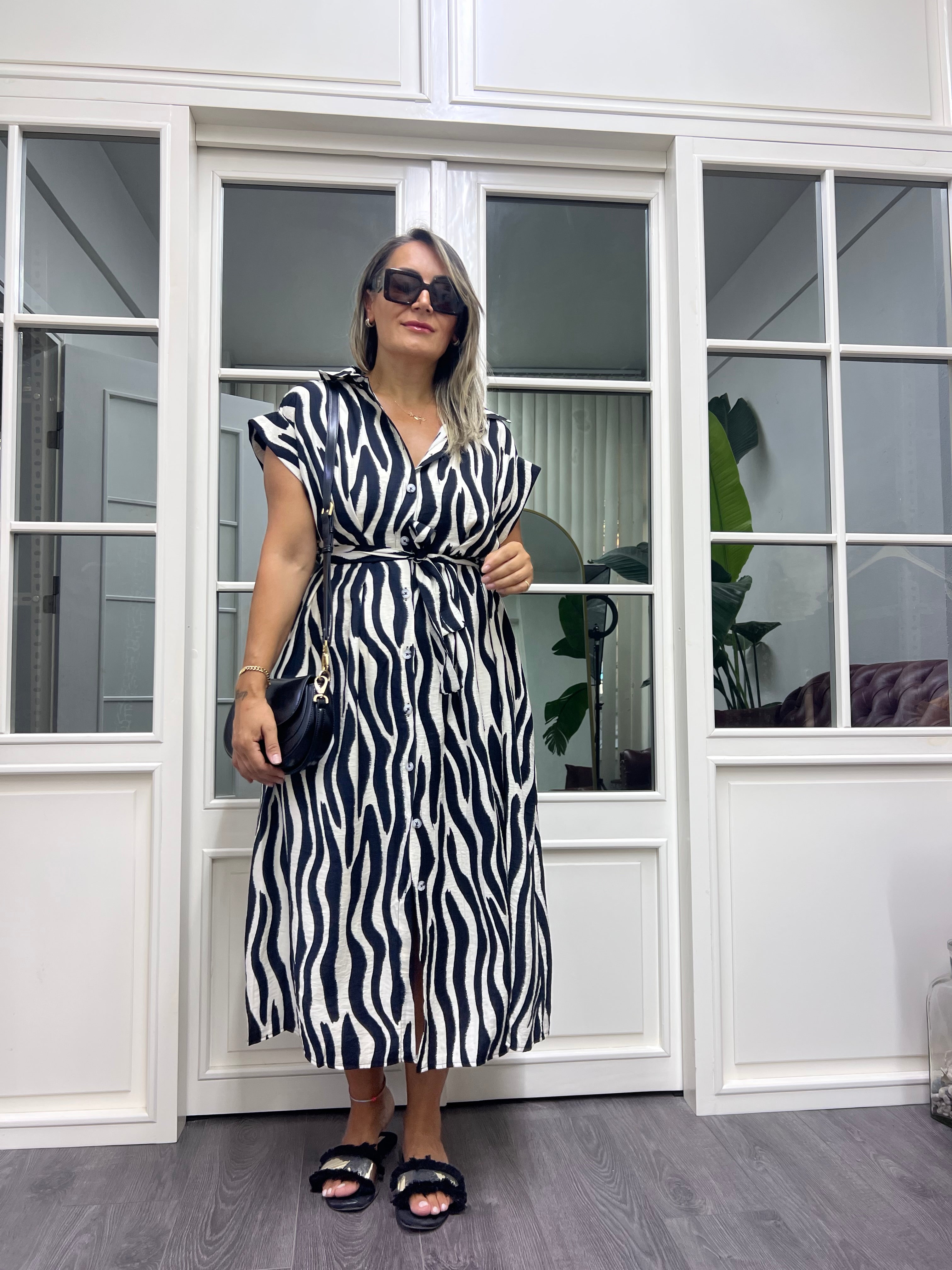 A02028 crep kumaş zebra desen elbise