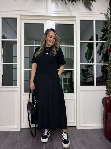 A02347 siyah etekleri crep kumaş elbise