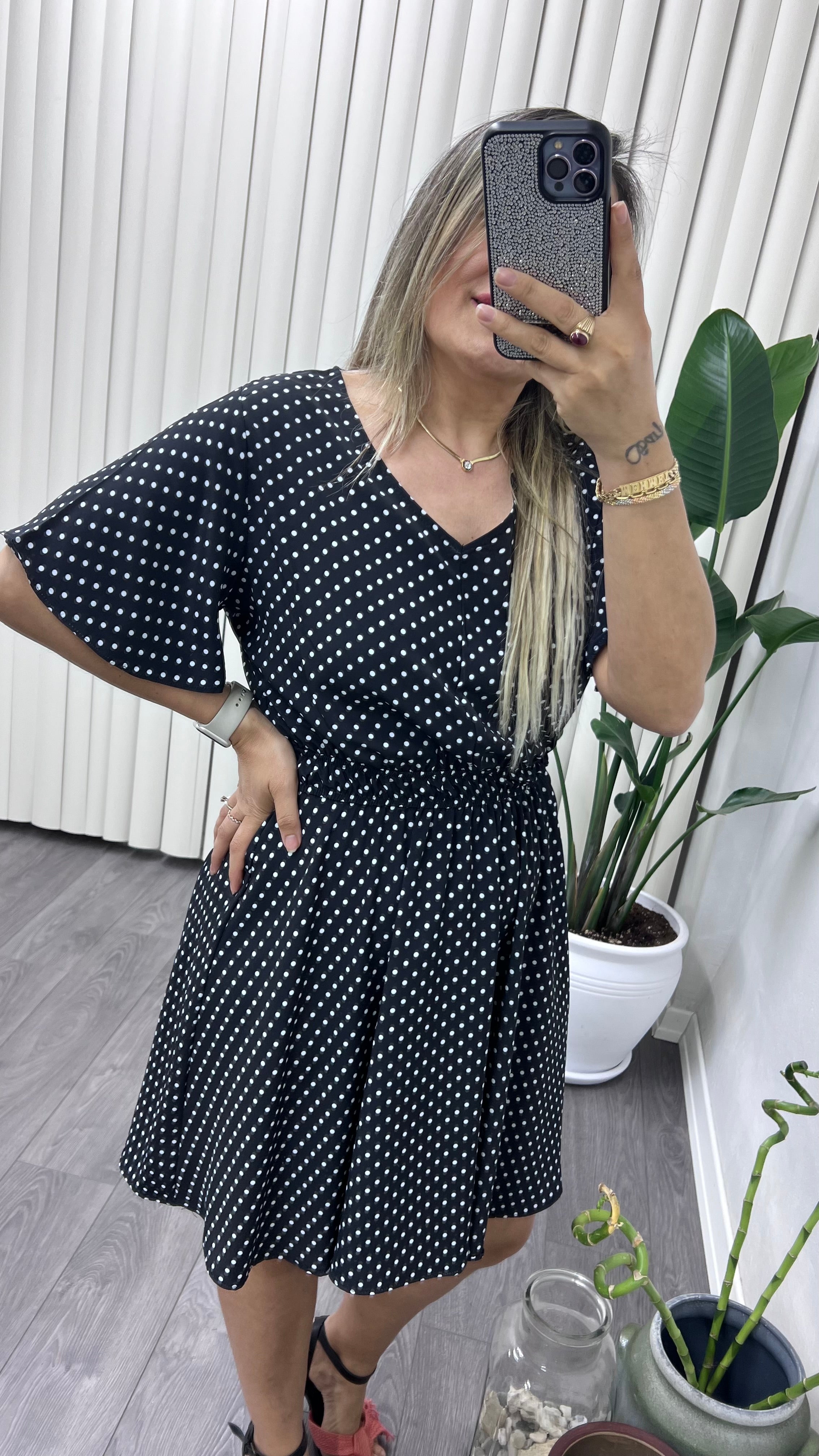 A0127 puantiye kısa beli gipeli siyah