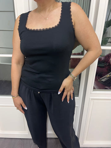 A02621 kare yaka dantel detaylı askılı bluz
