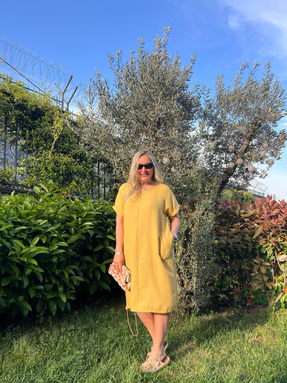 A02475 mustard v-neck ayrobin collared dress