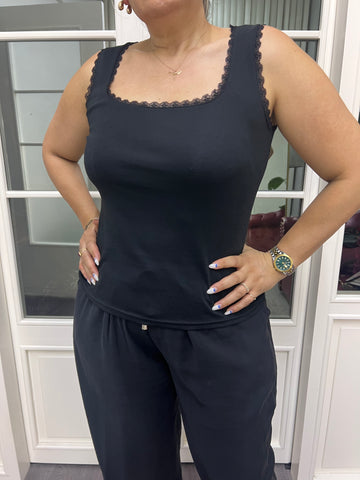 A02621 kare yaka dantel detaylı askılı bluz
