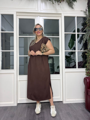 A02453 kahve likralı omuzu pilili modal kumaş yırtmaçlı elbise