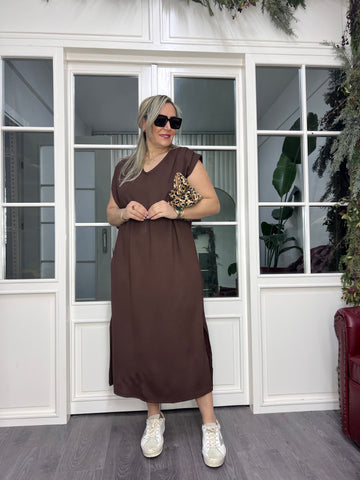 A02453 kahve likralı omuzu pilili modal kumaş yırtmaçlı elbise