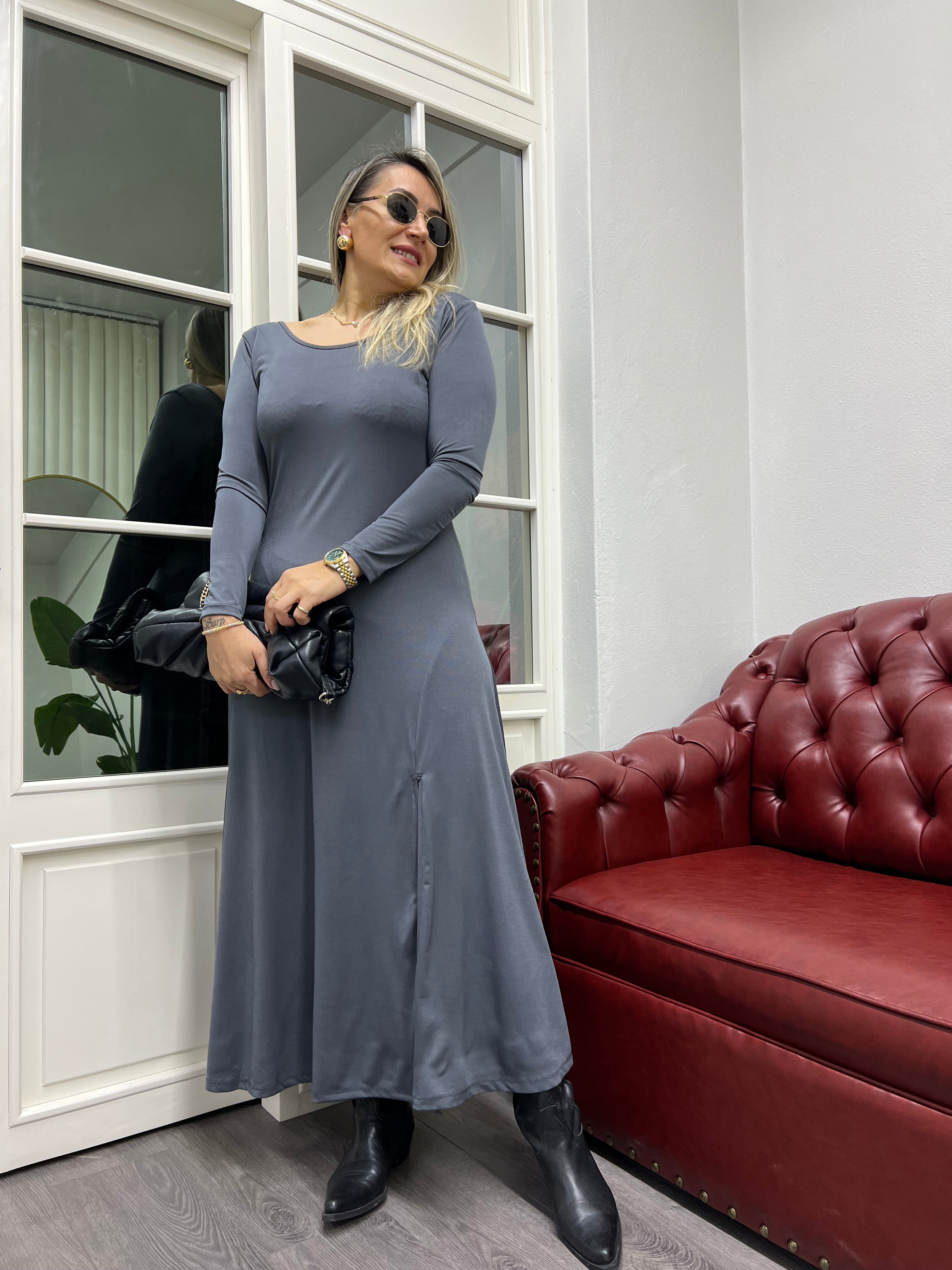 A01733 gri kayık yaka sırt dekolteli elbise