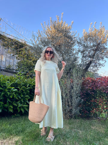 A02458 bisiklet yaka sarı tensel kumaş midi elbise