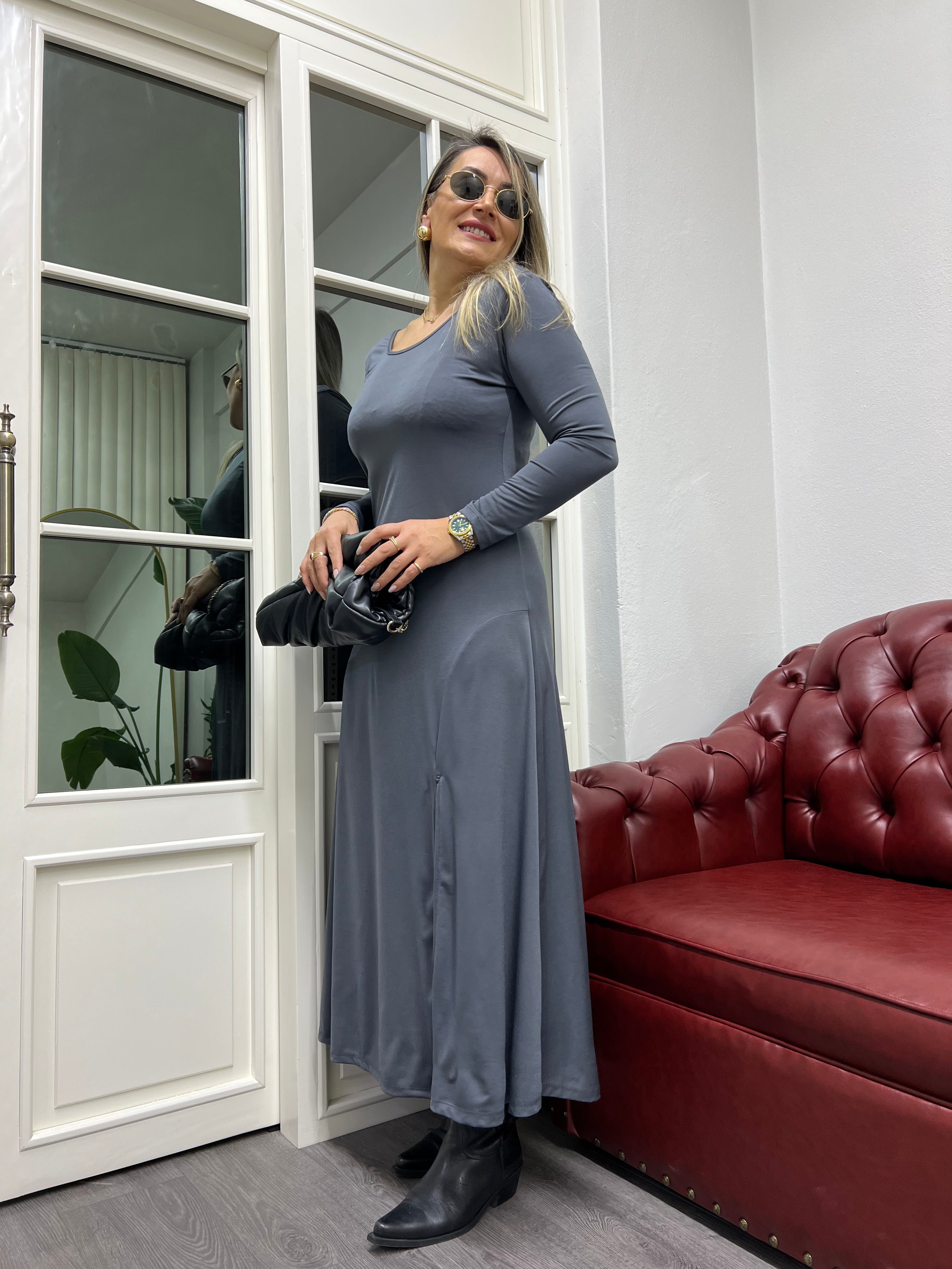 A01733 gri kayık yaka sırt dekolteli elbise