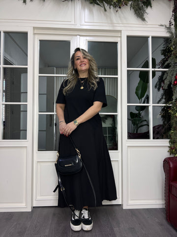 A02347 siyah etekleri crep kumaş elbise