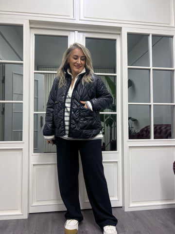 A02151 kapitone mont