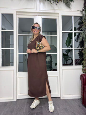 A02453 kahve likralı omuzu pilili modal kumaş yırtmaçlı elbise