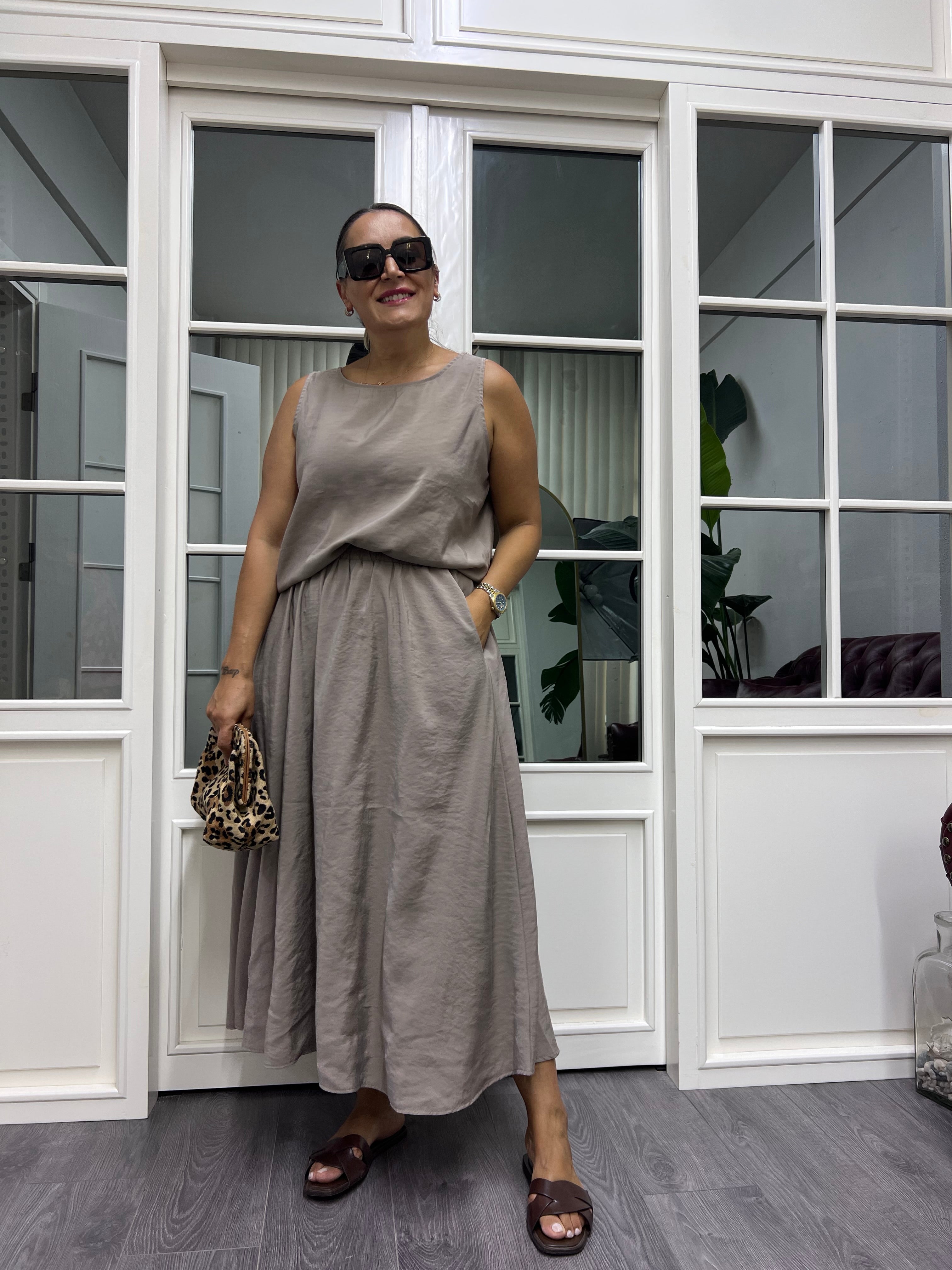 A02041 bej crep kumaş etek takım