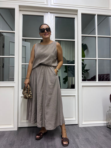 A02041 bej crep kumaş etek takım