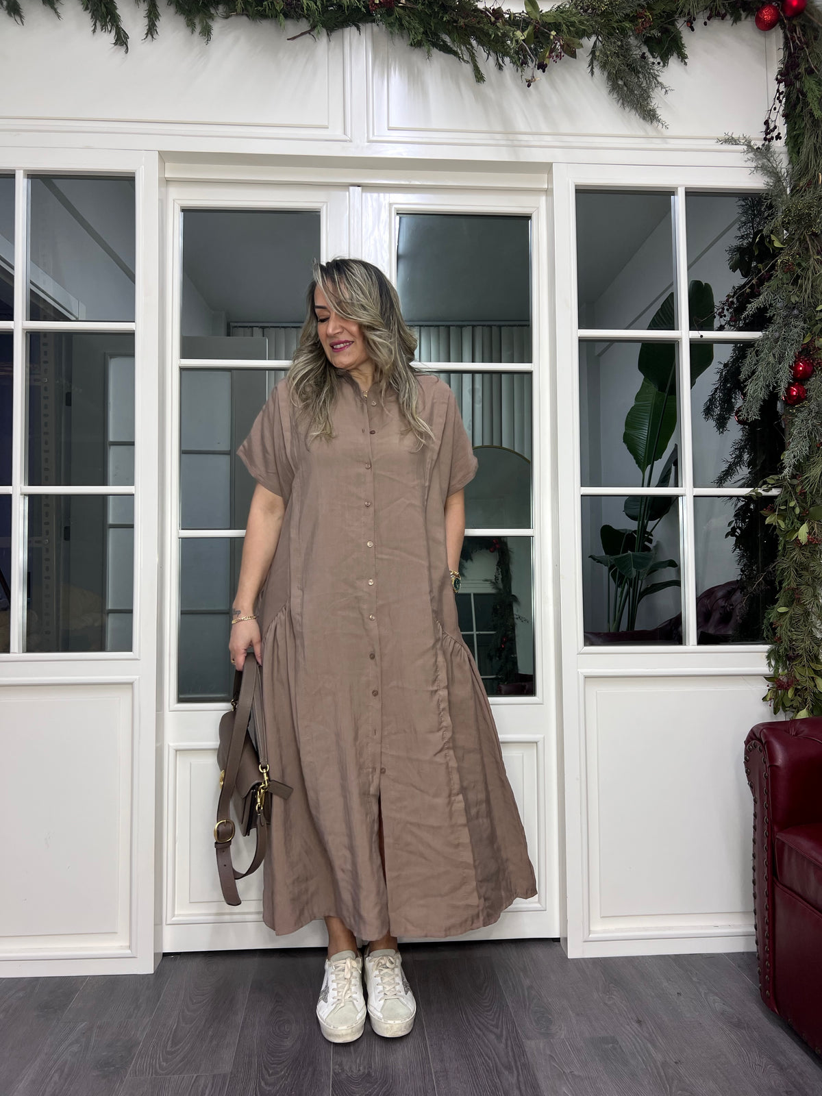 A02365 bej rengi owersize düğmeli bol maxi elbise