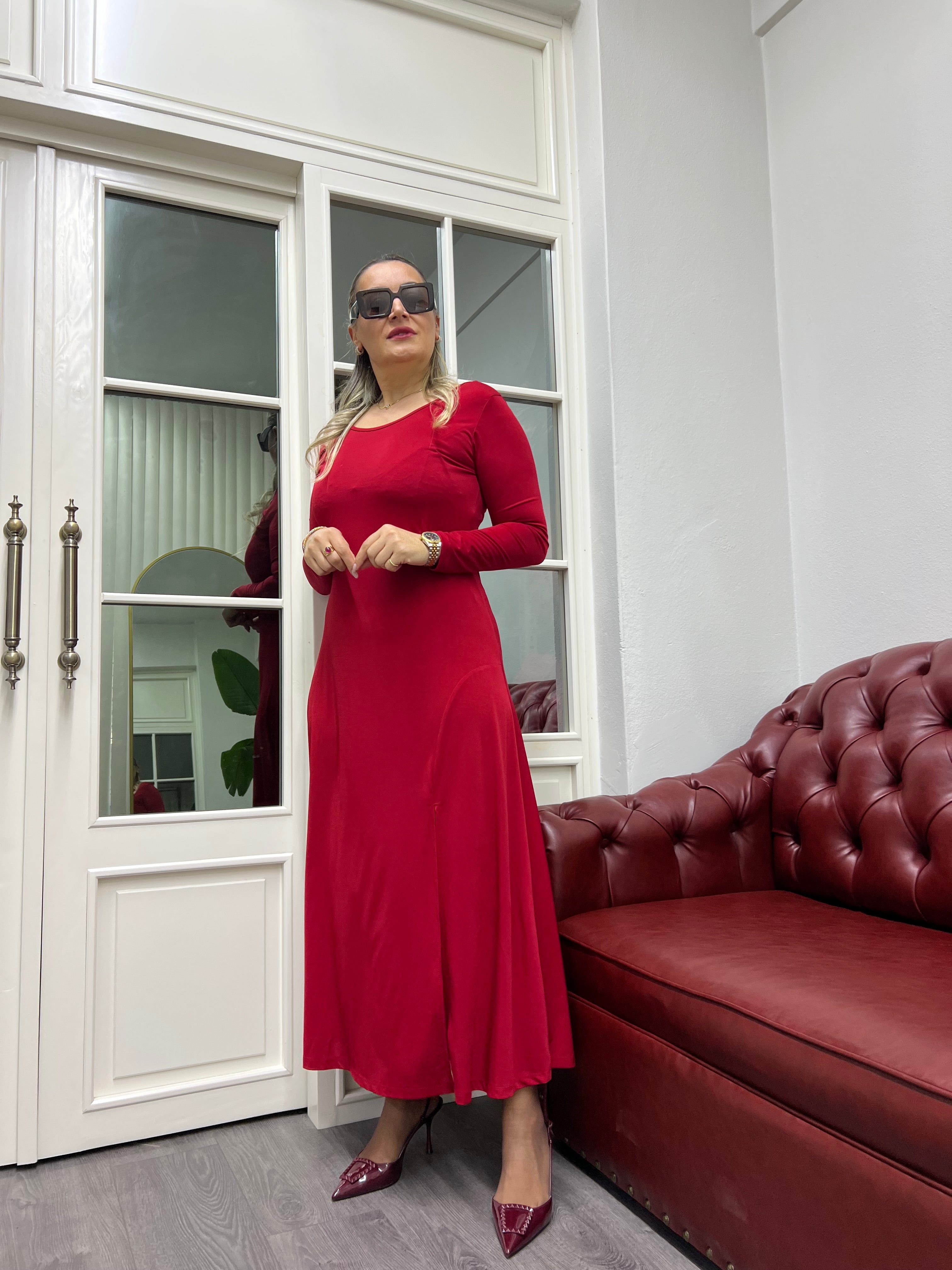 A01749 kayık yaka kırmızı yırtmaçlı likra elbise