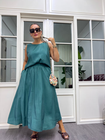 A02039 yeşil crep kumaş beli lastikli etek takım