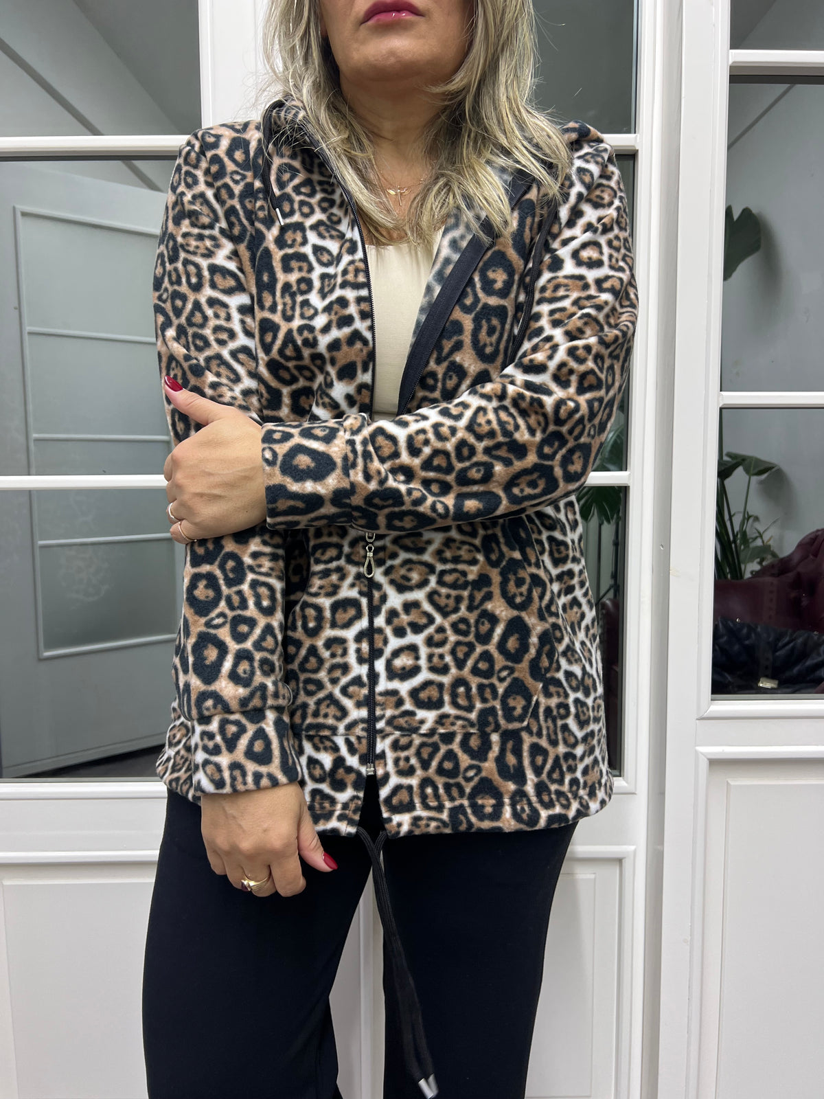 A02118 Polar leopar mont