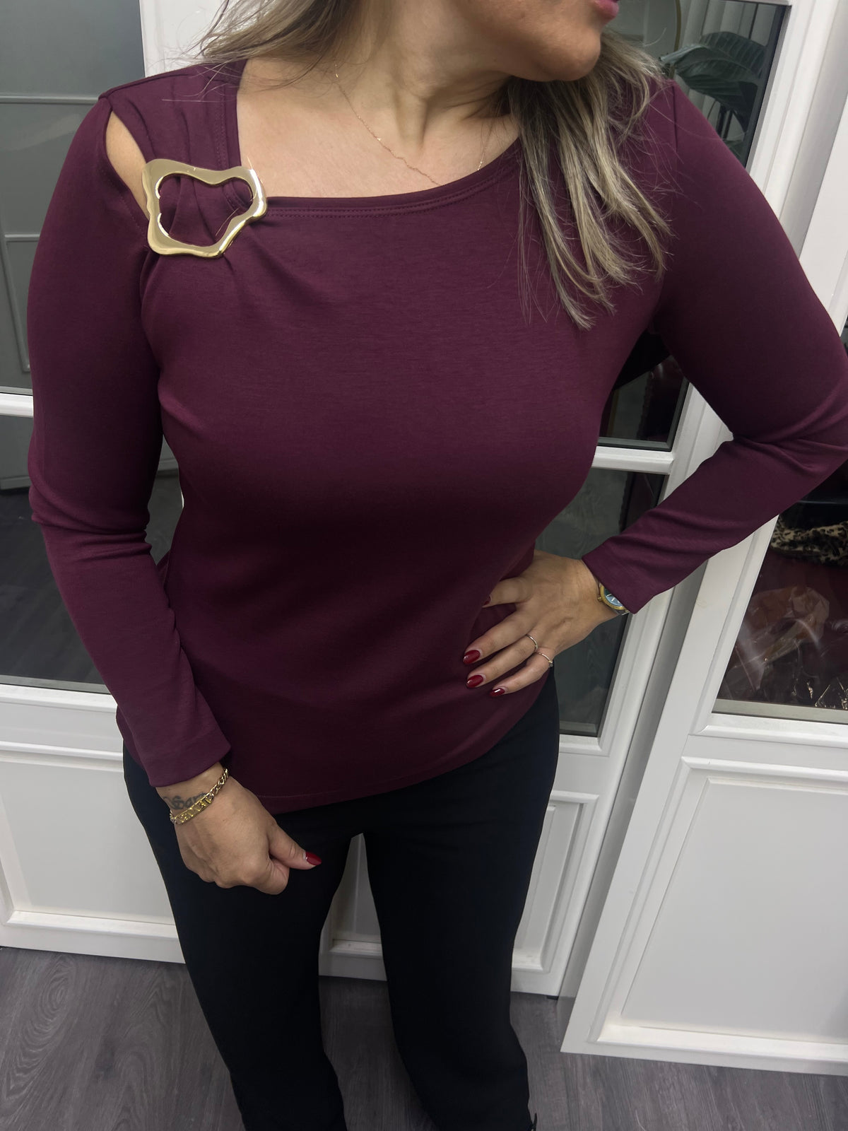 A02149 bordo omuzu metalli likralı bluz