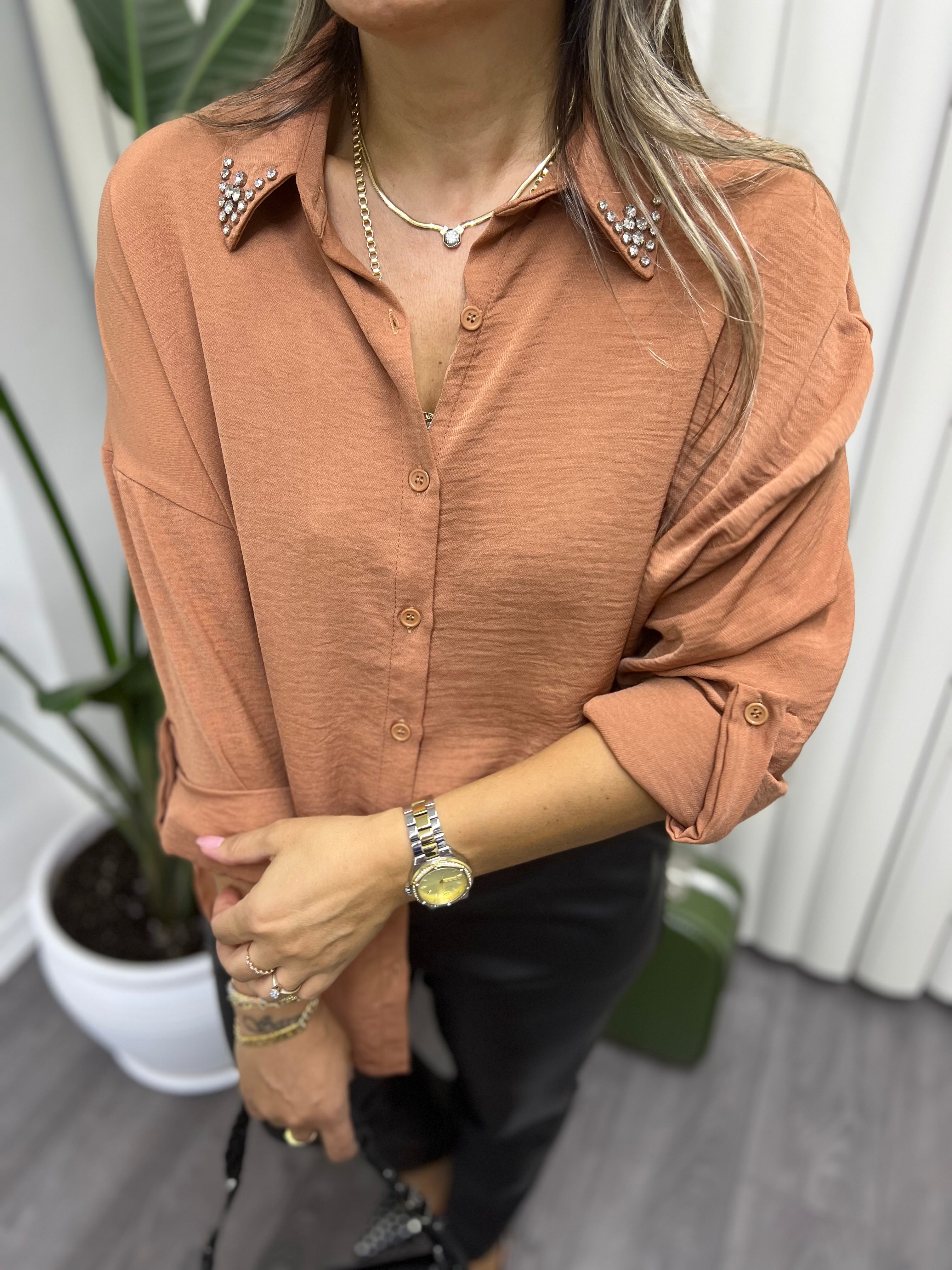 A01483 kremit yaka taşlı gömlek