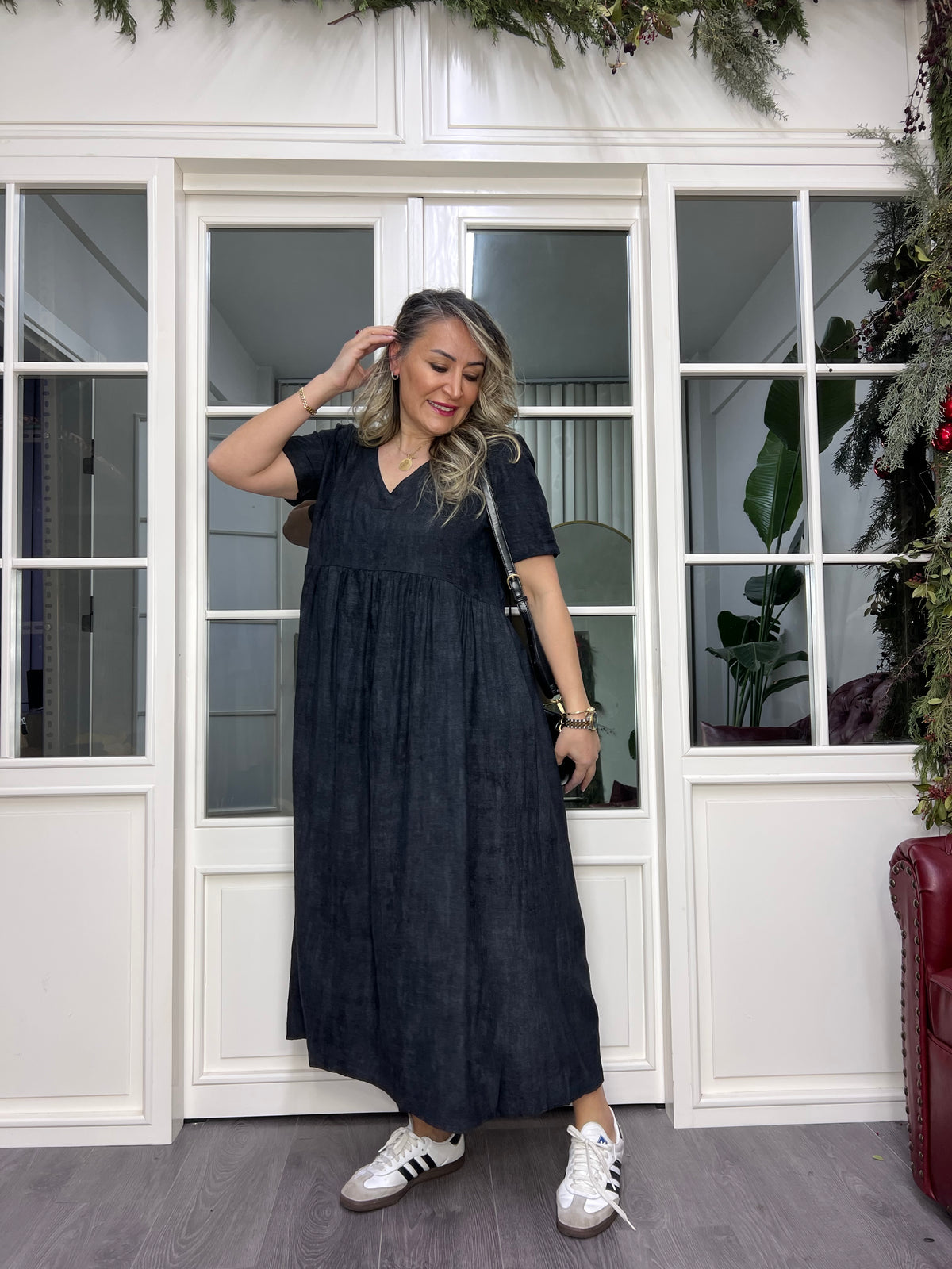 A01985 v yaka owersize dökümlü elbise