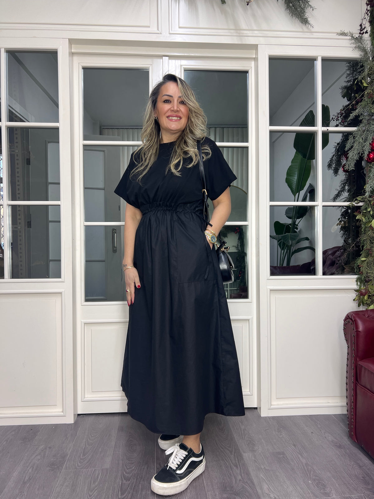 A02356 siyah etekleri poplin büzgülü elbise