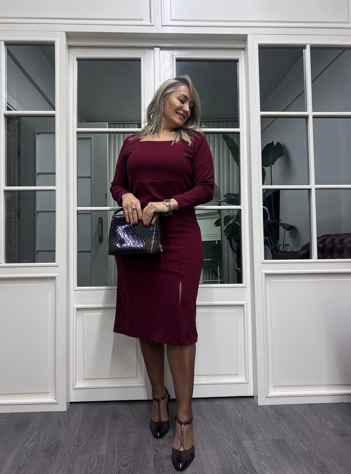 A02167 bordo kare yaka yırtmaçlı Likralı elbise