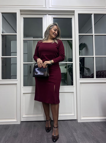 A02167 bordo kare yaka yırtmaçlı Likralı elbise