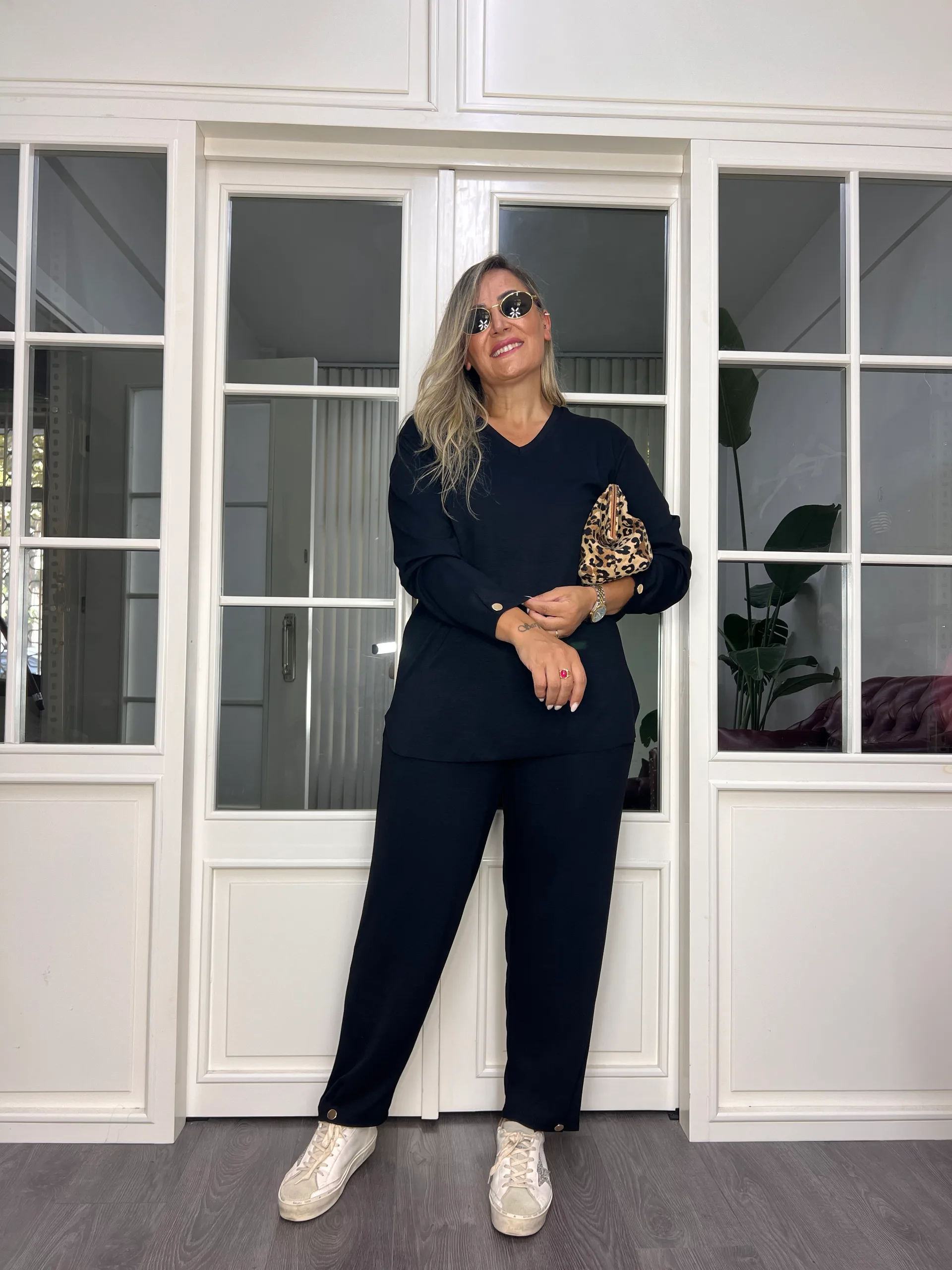 A02723 v yaka modal kumaş likralı rahat kesim beli lastikli takım
