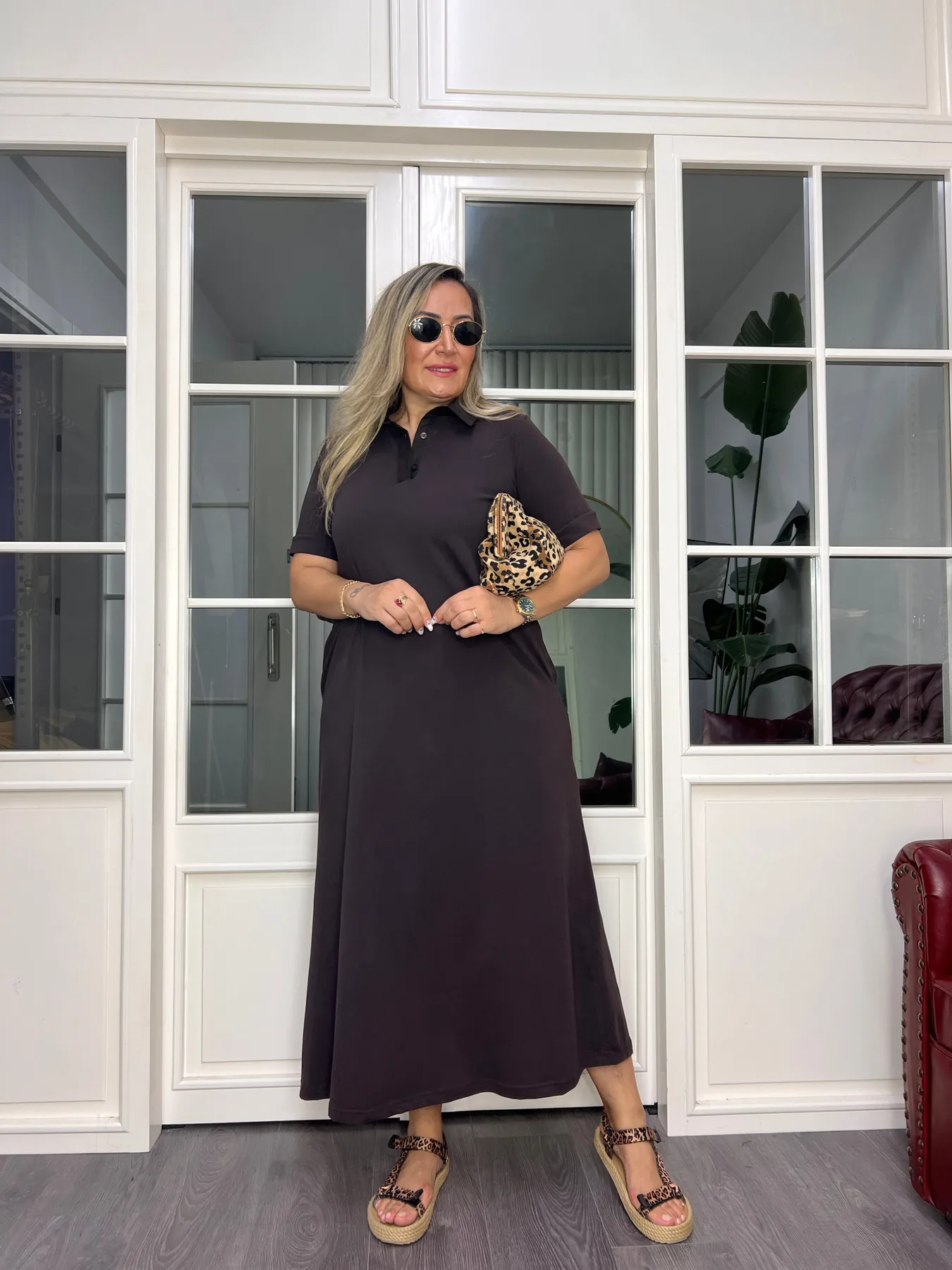 A02639 kahve likralı yakalı düz kesim elbise
